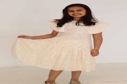 صورة فستان بيج تل بفينكه صغبره على الصدر